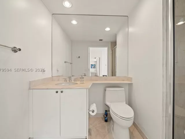3-bedroom condo for rent in Key Biscayne - 789 Crandon Blvd 1603 - MondialRealty