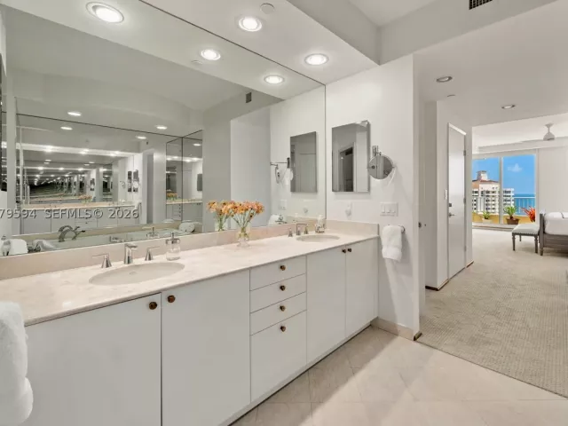 3-bedroom condo for rent in Key Biscayne - 789 Crandon Blvd 1603 - MondialRealty