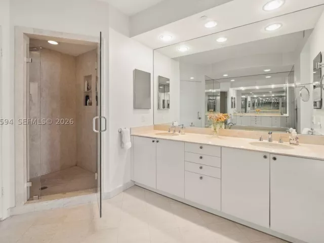 3-bedroom condo for rent in Key Biscayne - 789 Crandon Blvd 1603 - MondialRealty