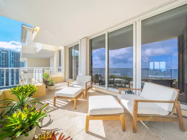 3-bedroom condo for rent in Key Biscayne - 789 Crandon Blvd 1603 - MondialRealty