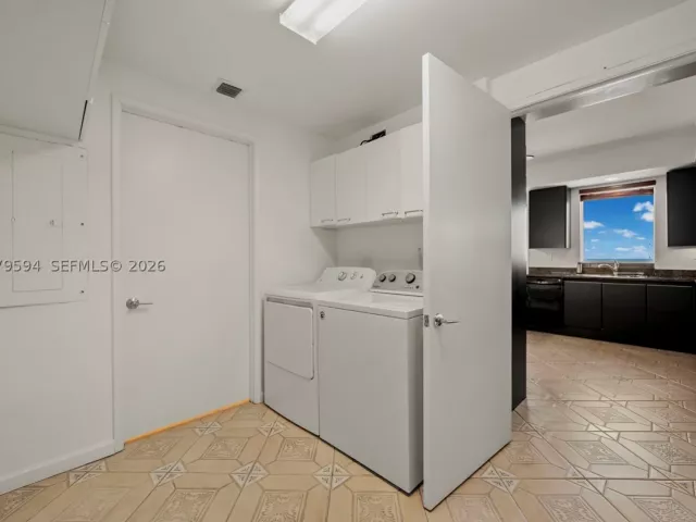 3-bedroom condo for rent in Key Biscayne - 789 Crandon Blvd 1603 - MondialRealty