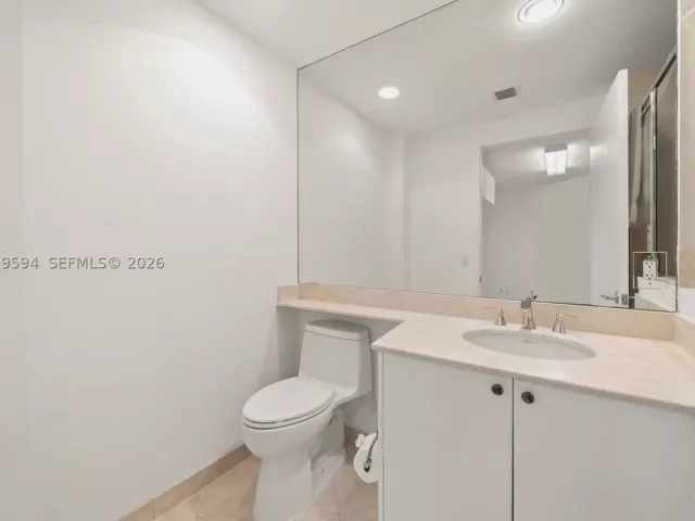 3-bedroom condo for rent in Key Biscayne - 789 Crandon Blvd 1603 - MondialRealty