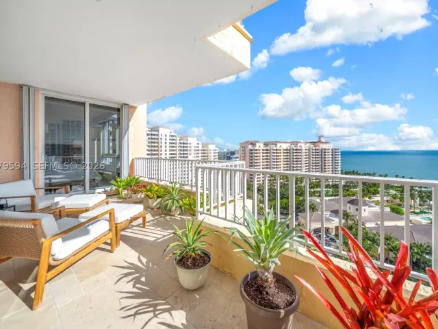3-bedroom condo for rent in Key Biscayne - 789 Crandon Blvd 1603 - MondialRealty