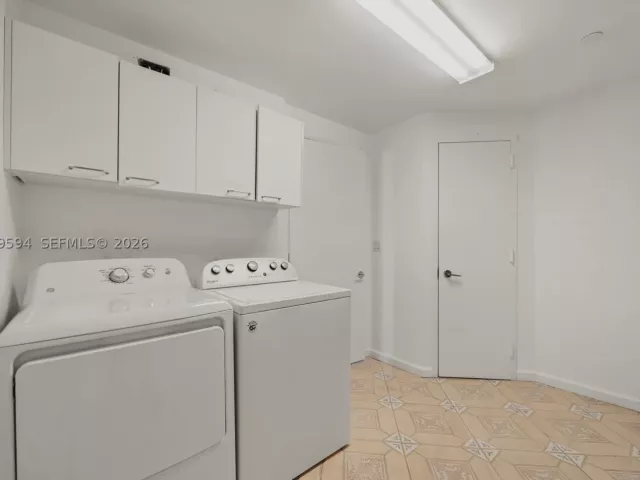 3-bedroom condo for rent in Key Biscayne - 789 Crandon Blvd 1603 - MondialRealty