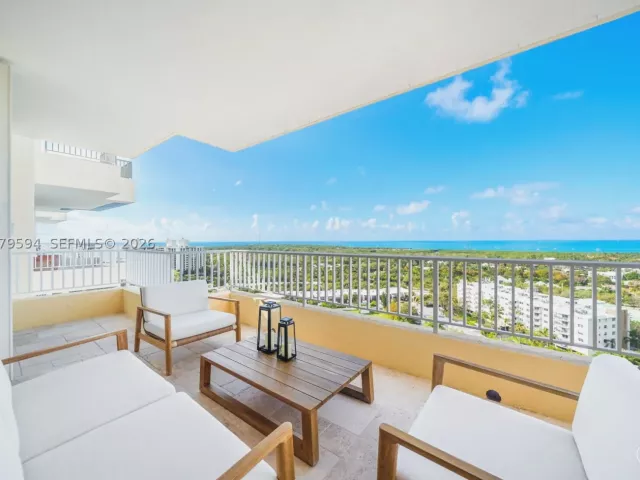 3-bedroom condo for rent in Key Biscayne - 789 Crandon Blvd 1603 - MondialRealty