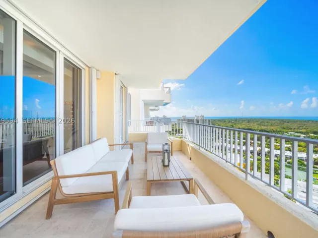 3-bedroom condo for rent in Key Biscayne - 789 Crandon Blvd 1603 - MondialRealty