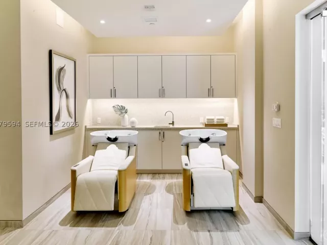 3-bedroom condo for rent in Key Biscayne - 789 Crandon Blvd 1603 - MondialRealty
