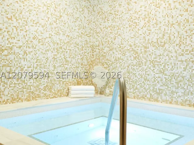 3-bedroom condo for rent in Key Biscayne - 789 Crandon Blvd 1603 - MondialRealty