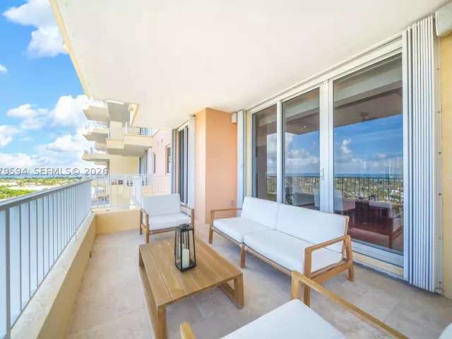 3-bedroom condo for rent in Key Biscayne - 789 Crandon Blvd 1603 - MondialRealty