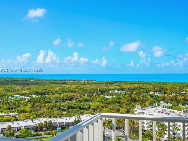 3-bedroom condo for rent in Key Biscayne - 789 Crandon Blvd 1603 - MondialRealty