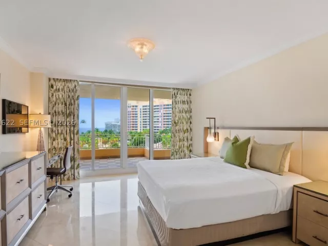 3-bedroom condo for rent in Key Biscayne - 791 Crandon Blvd 704 - MondialRealty