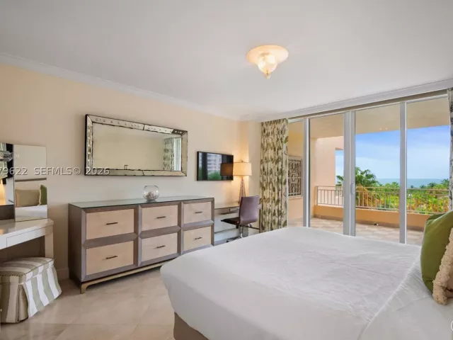 3-bedroom condo for rent in Key Biscayne - 791 Crandon Blvd 704 - MondialRealty