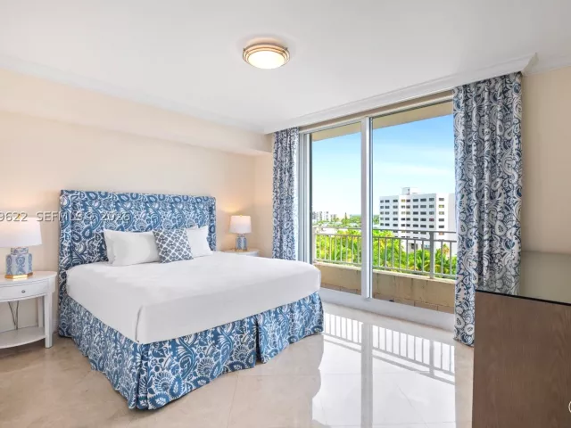3-bedroom condo for rent in Key Biscayne - 791 Crandon Blvd 704 - MondialRealty