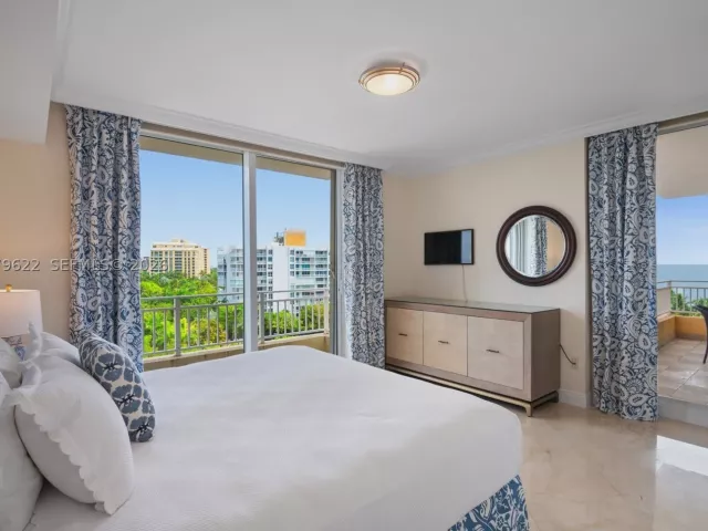 3-bedroom condo for rent in Key Biscayne - 791 Crandon Blvd 704 - MondialRealty
