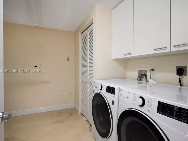 3-bedroom condo for rent in Key Biscayne - 791 Crandon Blvd 704 - MondialRealty