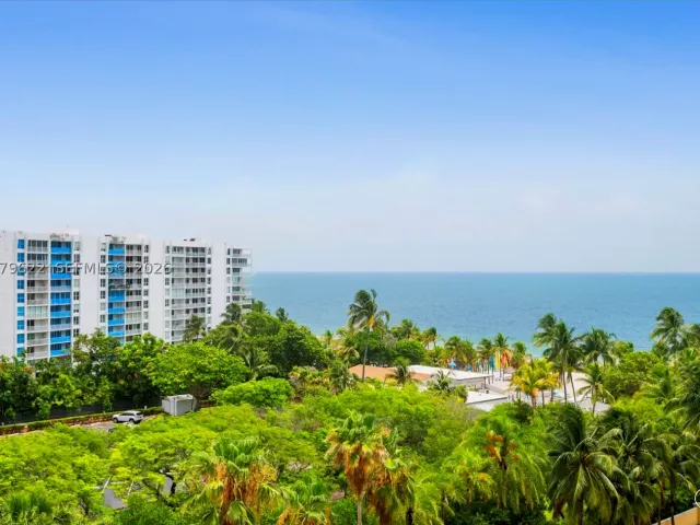 3-bedroom condo for rent in Key Biscayne - 791 Crandon Blvd 704 - MondialRealty