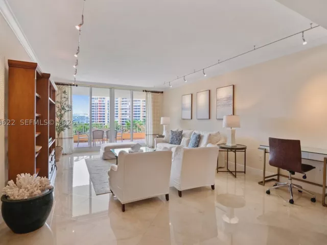 3-bedroom condo for rent in Key Biscayne - 791 Crandon Blvd 704 - MondialRealty