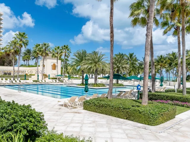 3-bedroom condo for rent in Key Biscayne - 791 Crandon Blvd 704 - MondialRealty