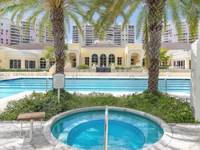 3-bedroom condo for rent in Key Biscayne - 791 Crandon Blvd 704 - MondialRealty