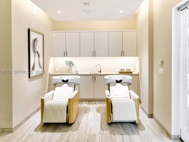 3-bedroom condo for rent in Key Biscayne - 791 Crandon Blvd 704 - MondialRealty