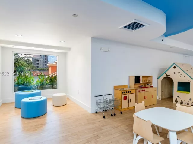 3-bedroom condo for rent in Key Biscayne - 791 Crandon Blvd 704 - MondialRealty