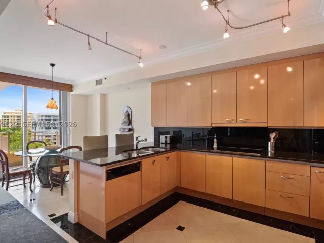 3-bedroom condo for rent in Key Biscayne - 791 Crandon Blvd 704 - MondialRealty
