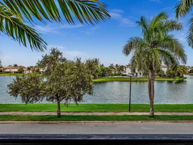 3-bedroom home for rent in Cooper City - 8289 NW 38TH Street - MondialRealty
