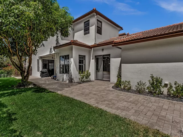 3-bedroom home for rent in Cooper City - 8289 NW 38TH Street - MondialRealty