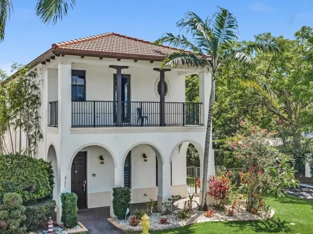 3-bedroom home for rent in Cooper City - 8289 NW 38TH Street - MondialRealty