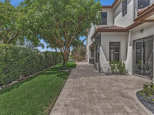 3-bedroom home for rent in Cooper City - 8289 NW 38TH Street - MondialRealty