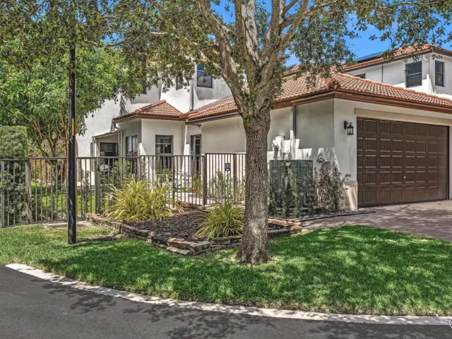 3-bedroom home for rent in Cooper City - 8289 NW 38TH Street - MondialRealty