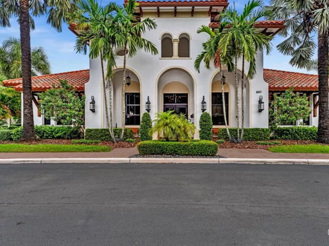 3-bedroom home for rent in Cooper City - 8289 NW 38TH Street - MondialRealty