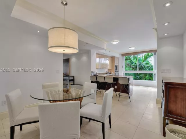 3-bedroom condo for rent in Key Biscayne - 791 Crandon Blvd 301 - MondialRealty