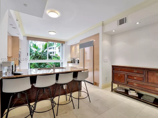 3-bedroom condo for rent in Key Biscayne - 791 Crandon Blvd 301 - MondialRealty