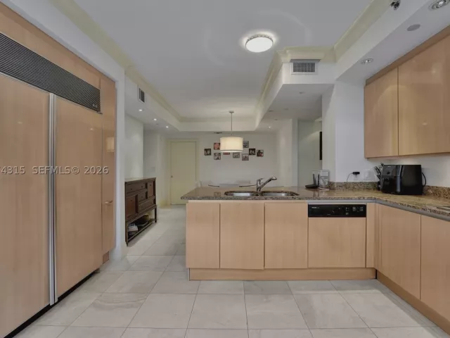 3-bedroom condo for rent in Key Biscayne - 791 Crandon Blvd 301 - MondialRealty