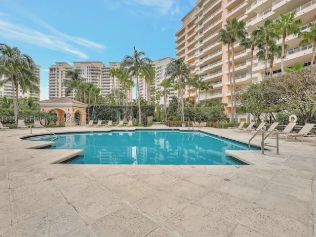 3-bedroom condo for rent in Key Biscayne - 791 Crandon Blvd 301 - MondialRealty