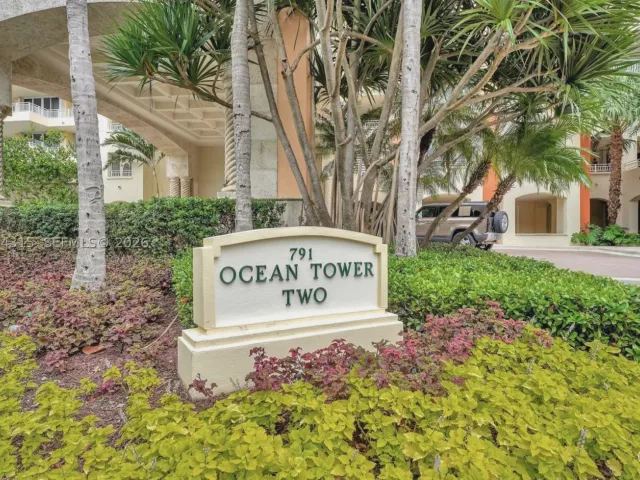 3-bedroom condo for rent in Key Biscayne - 791 Crandon Blvd 301 - MondialRealty
