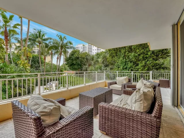 3-bedroom condo for rent in Key Biscayne - 791 Crandon Blvd 301 - MondialRealty