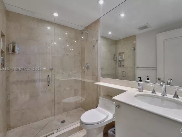 3-bedroom condo for rent in Key Biscayne - 791 Crandon Blvd 301 - MondialRealty