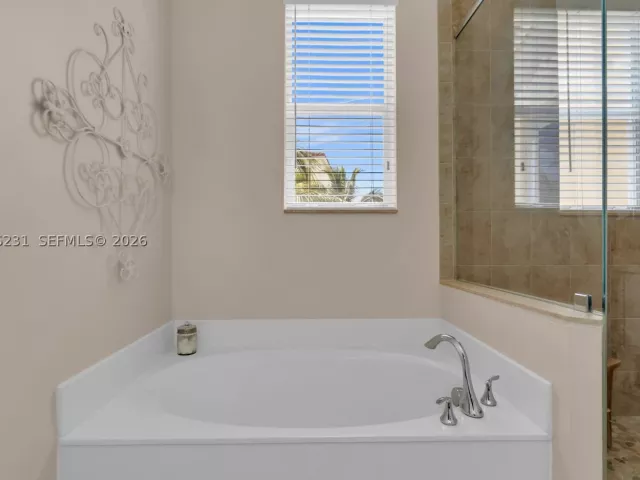 3-bedroom home for sale in Pembroke Pines -  - MondialRealty