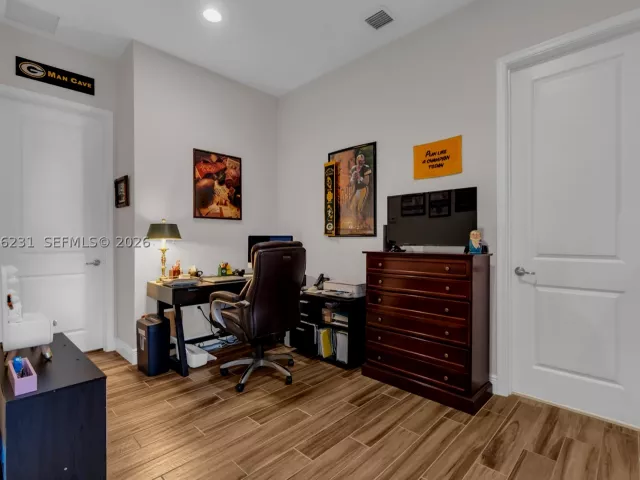 3-bedroom home for sale in Pembroke Pines -  - MondialRealty