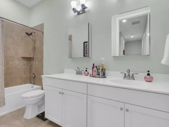 3-bedroom home for sale in Pembroke Pines -  - MondialRealty