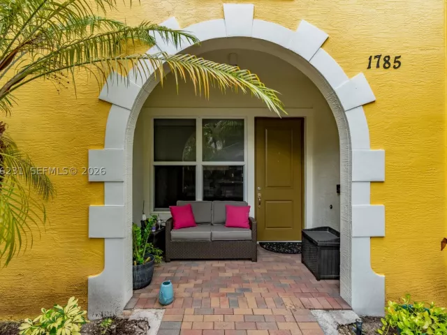 3-bedroom home for sale in Pembroke Pines -  - MondialRealty