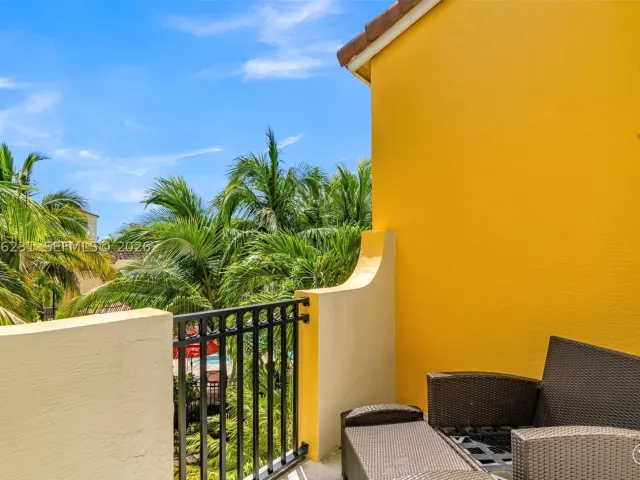 3-bedroom home for sale in Pembroke Pines -  - MondialRealty