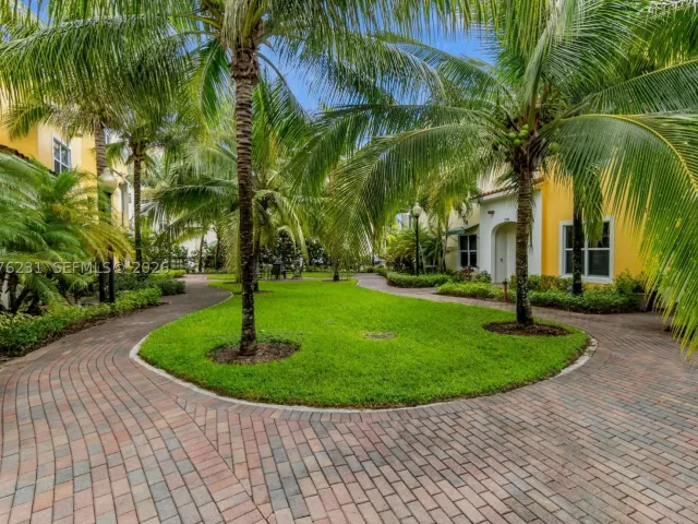 3-bedroom home for sale in Pembroke Pines -  - MondialRealty