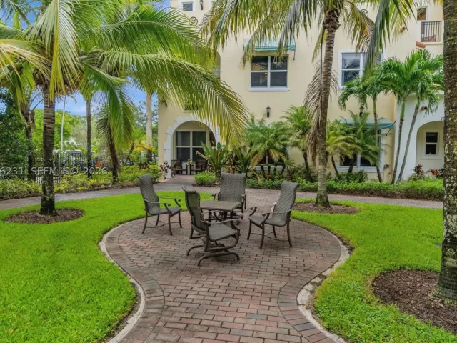 3-bedroom home for sale in Pembroke Pines -  - MondialRealty