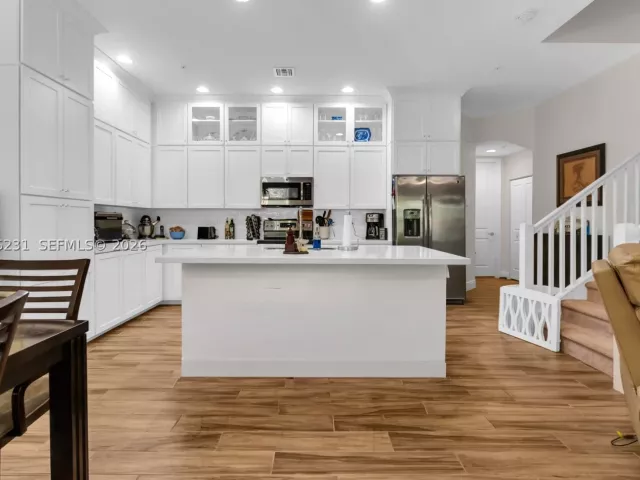3-bedroom home for sale in Pembroke Pines -  - MondialRealty