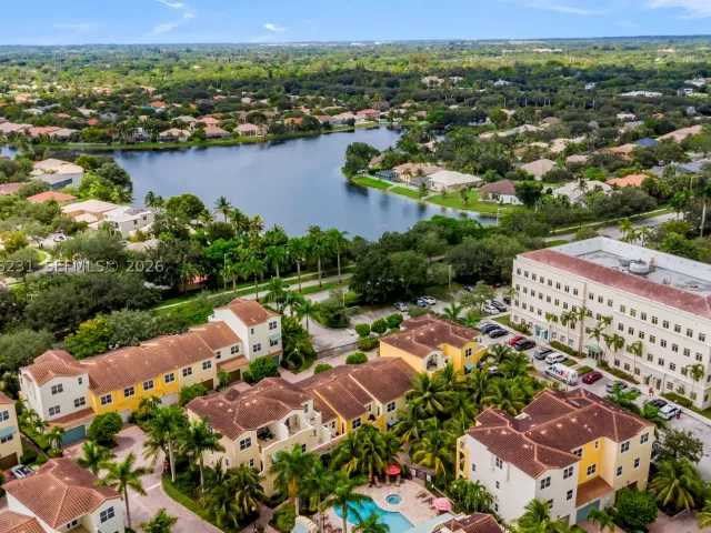 3-bedroom home for sale in Pembroke Pines -  - MondialRealty