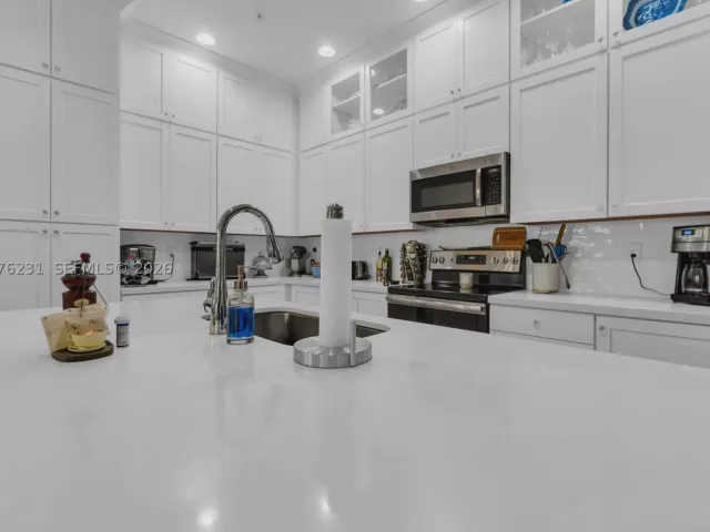3-bedroom home for sale in Pembroke Pines -  - MondialRealty