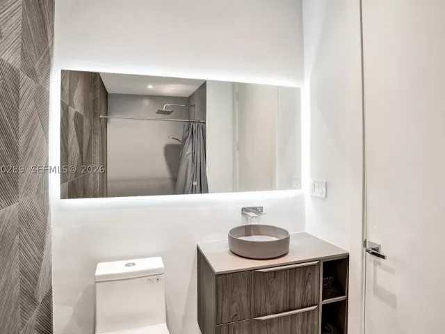 3-bedroom home for sale in Miami - 606 NE 191st Ter - MondialRealty